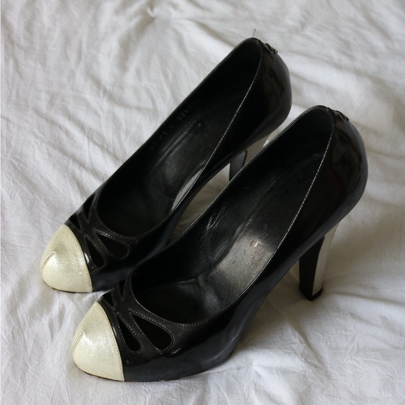 CHANEL | Patent Leather Black and Cream Sparkly Women's Pumps 2001 - Picture 1 of 8